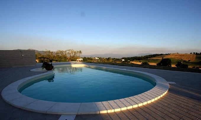 Montecastrilli Apartamento | Homerez - Appartement for 4 ppl. with shared pool and garden at Montecastrilli