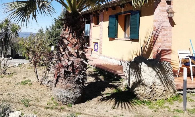 Caltanissetta Apartamento | Homerez - Apartamento para 4 pers. con jardín, terraza y balcón en Caltanissetta