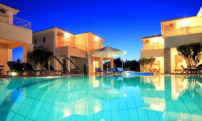 Kalamaki Apartamento | Homerez - Apartamento a 2 km de la playa para 4 pers. con piscina compartida