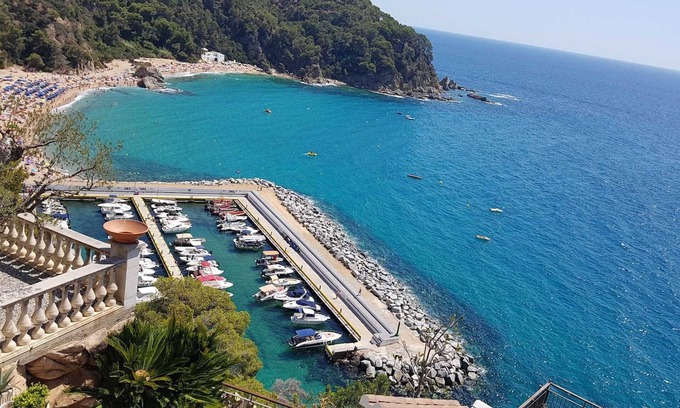 Cruilles Apartamento | Homerez - Appartement for 7 ppl. with shared pool and terrace at Canyelles