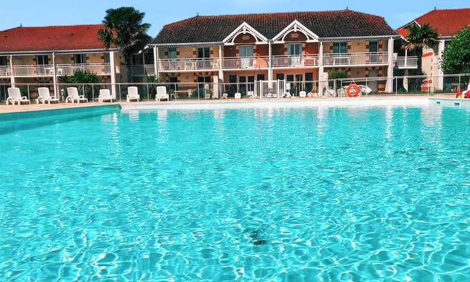 Le Verdon-sur-Mer Apartamento | Homerez - Apto Verdon-sur-Mer, piscina compartida
