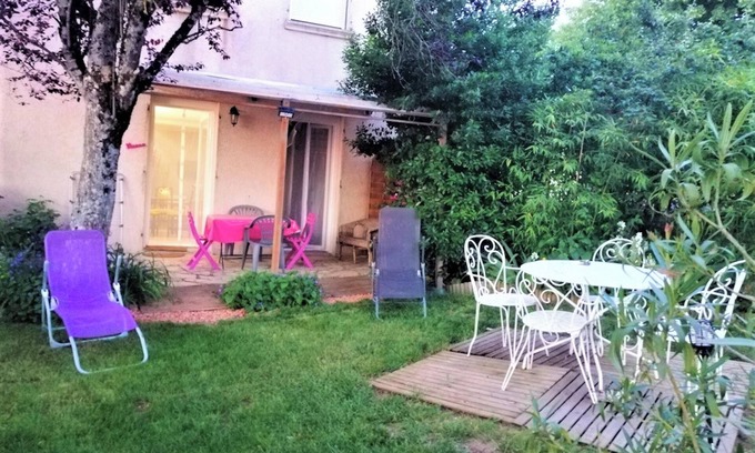 Villeneuve d'Aveyron Apartamento | Homerez - Apto. Villeneuve con jardín