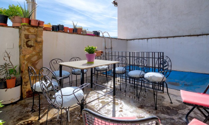 Puebla de Don Rodrigo Villa | Homerez - Villa para 12 pers. con piscina y terraza en Puebla de Don Rodrigo