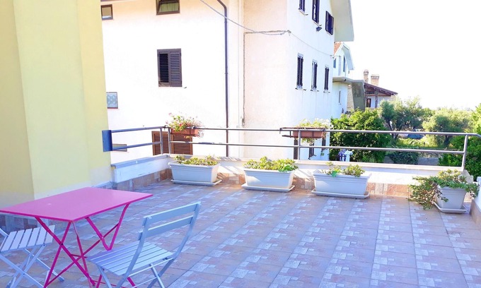 Canosa Sannita Apartamento | Homerez - Apartamento para 4 pers. con vistas al mar y jardín en Canosa Sannita