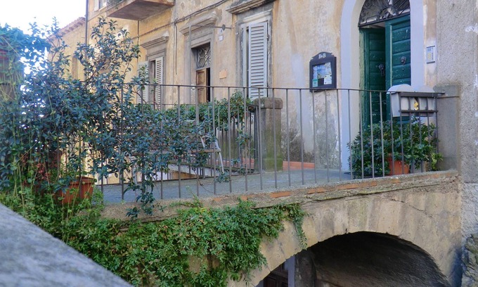 Caprarola Apartamento | Homerez - Bonito apartamento para 3 pers. con balcón en Caprarola