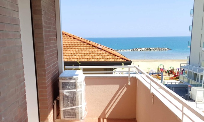 Viserbella Apartamento | Homerez - Beautiful appartement for 6 ppl. with sea view and balcony at Viserba