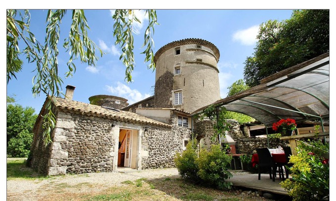 Chomerac Casa | Homerez - Bonita casa para 8 pers. con terraza en Chomérac