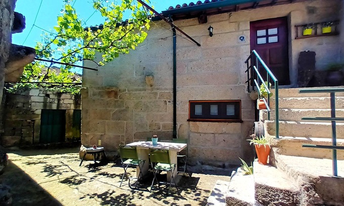 Lindoso Casa | Homerez - Bonita casa para 4 pers. con terraza en Lindoso