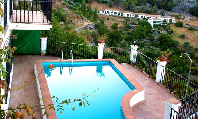 Grazalema Chalet De Esquí | Homerez - Big chalet for 12 ppl. with swimming-pool and terrace at Grazalema
