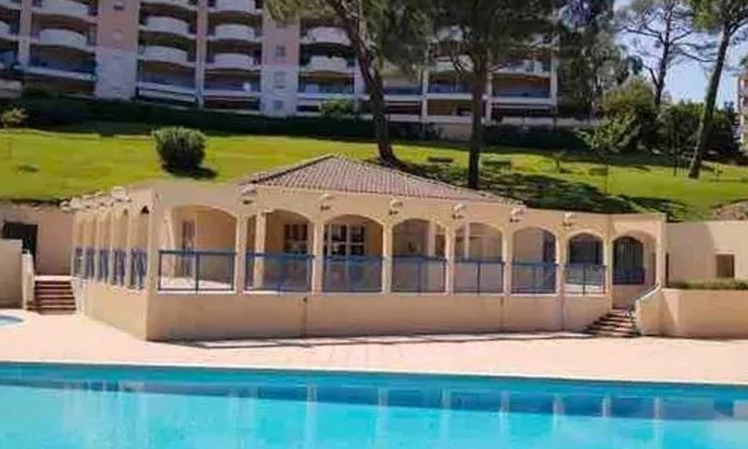 La Bocca Nord Apartamento | Homerez - Apartamento en Cannes con piscina