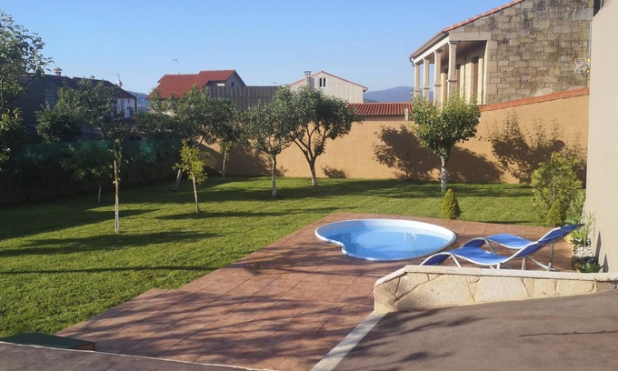 Boiro Casa | Homerez - Casa encantadora en Esteiro con jardín y terrazas