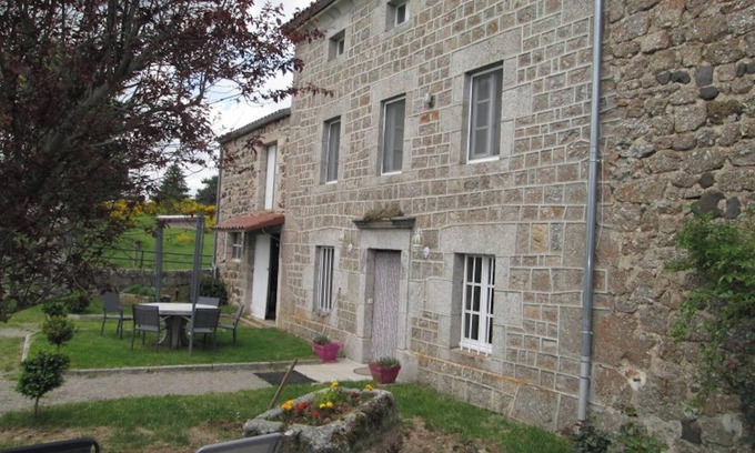 Cubelles Casa | Homerez - Casa con encanto en Cubelles con vistas a la montaña