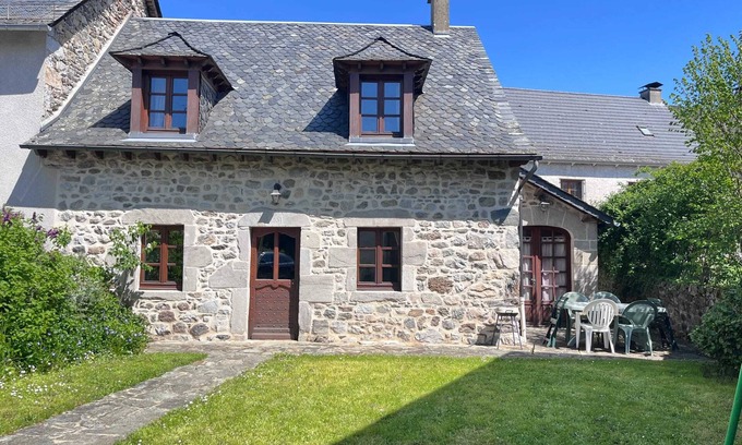 Lanobre Casa | Homerez - Casa encantadora en Lanobre con jardín