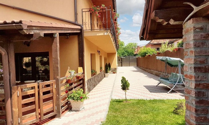 Brasov Casa | Homerez - Casa encantadora en Săcele con vista al jardín + BBQ