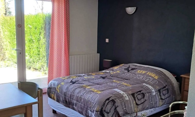Treignac Apartamento | Homerez - Encantador Estudio en Treignac con Terraza de 22 m²