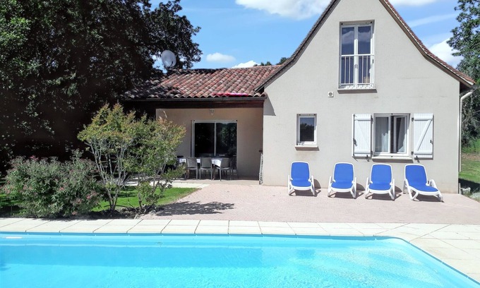 Loubressac Villa | Homerez - Encantadora Villa en Loubressac con Piscina Privada
