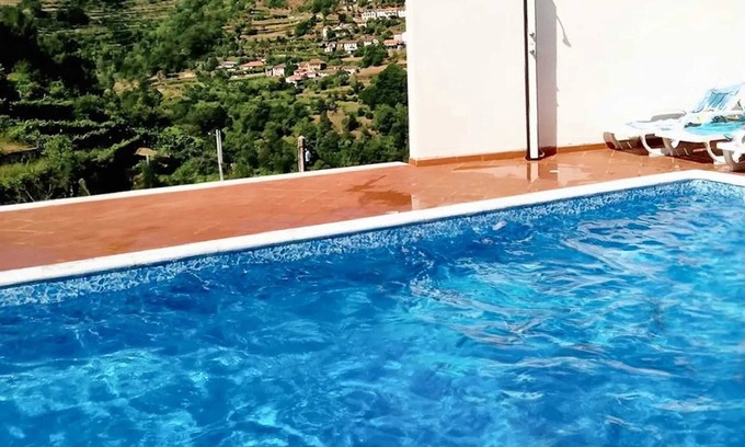 Castro Daire Villa | Homerez - Encantadora villa en Vila Seca con piscina privada