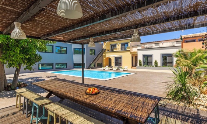 Olhao Villa | Homerez - Charming Villa in Quelfes with Shared Pool