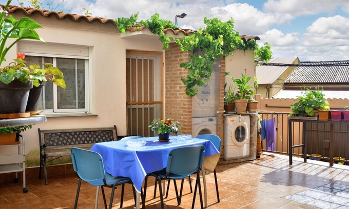 Distrito Centro-Casco-Antiguo Apartamento | Homerez - Cómodo apartamento en Cáceres - 55 m² - Terraza acogedora