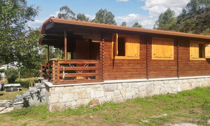Ponte da Barca Chalet De Esquí | Homerez - Chalet cómodo en Froufe con jardín