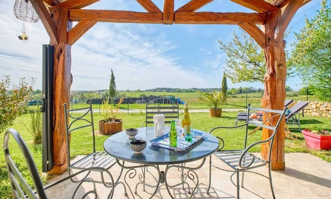 Les Leches Casa | Homerez - Casa cómoda en Les Lèches con jardín y terraza