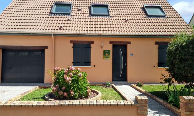 Villaret - Meslier Casa | Homerez - Casa cómoda en Le Mans con jardín y terraza
