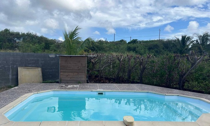 Le Moule Villa | Homerez - Villa cómoda en Le Moule con piscina privada