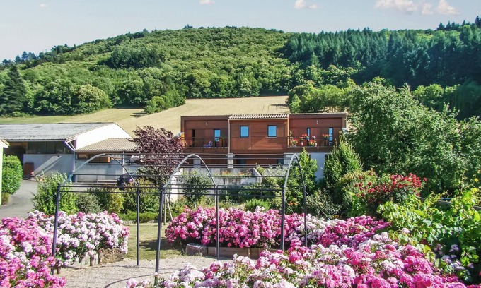Fayet Apartamento | Homerez - Apartamento acogedor en Fayet con vistas, 55m²