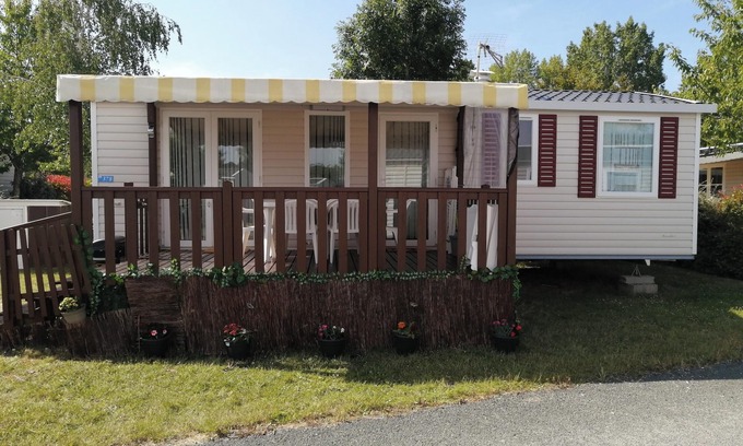 Coulanges Casa | Homerez - Bungalow acogedor en Onzain con terraza y piscina compartida