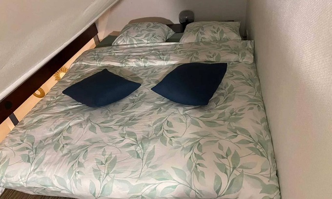 Amiens Apartamento | Homerez - Cozy apartment in Amiens with garden