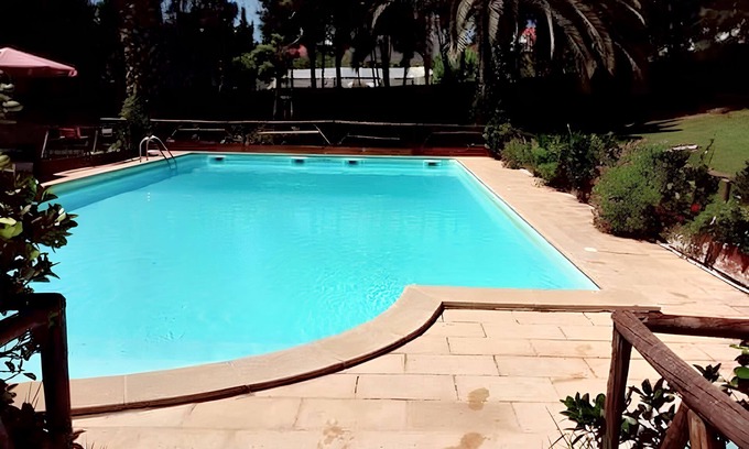 Carvalhal Benfeito Casa | Homerez - Casa acogedora con piscina en Carreiras, 25m²