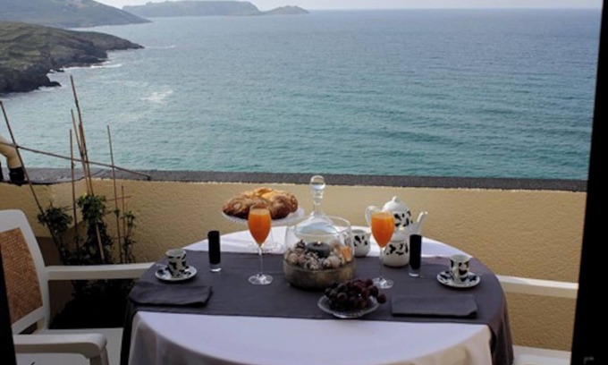 Malpica de Bergantinos Apartamento | Homerez - Apartamento elegante en Malpica con vistas al mar