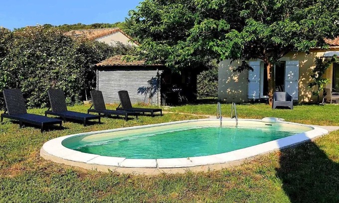 Chamaret Villa | Homerez - Villa elegante en Chamaret con piscina privada