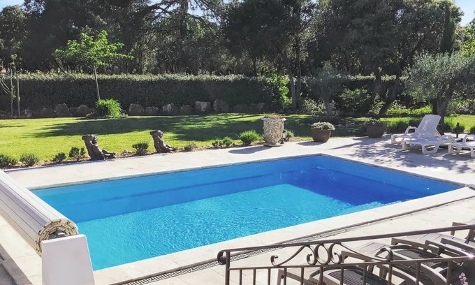 Regusse Villa | Homerez - Villa elegante en Régusse con piscina privada