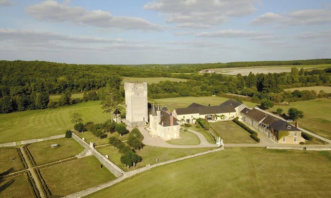 Tendu Otro | Homerez - Enchanting Manor near Tendu with Tennis Court