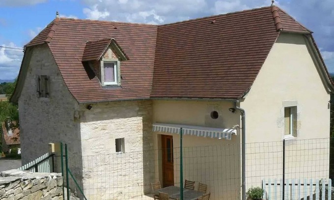 Faycelles Casa | Homerez - Family-friendly House in Faycelles with Terrace