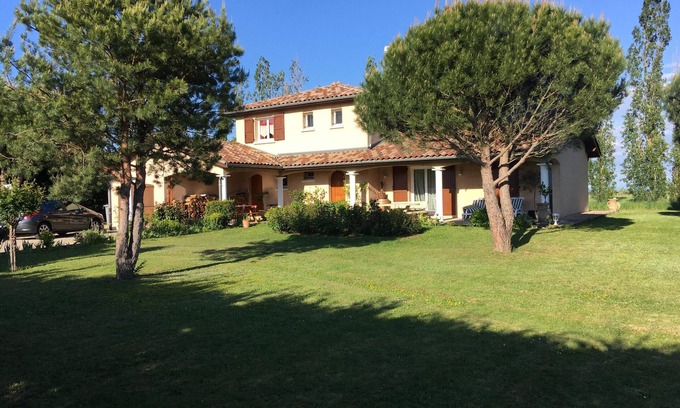 Saint-Cyr-sur-le-Rhone Casa | Homerez - Casa acogedora en Saint-Cyr-sur-le-Rhône