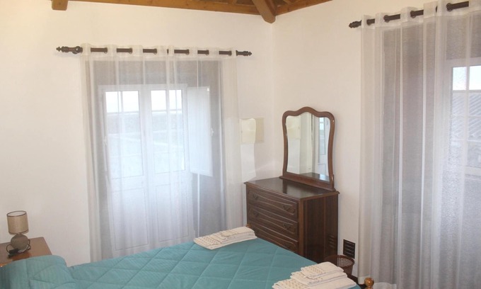 Angra do Heroismo Casa | Homerez - Casa a 1 km de la playa para 5 pers. con jacuzzi y vistas al mar