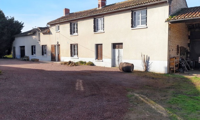 Les-Trois-Moutiers Casa | Homerez - Casa en Les Trois-Moutiers