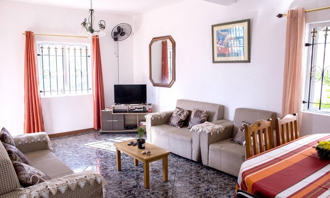 Flic-en-Flac Casa | Homerez - Casa a 500 m de la playa para 6 pers. con jardín en Flic en Flac