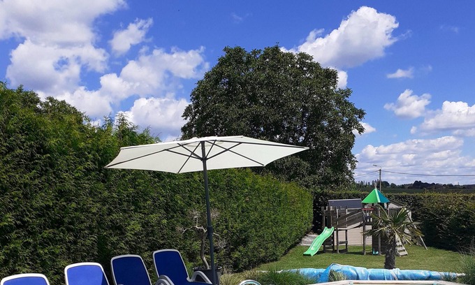 Hamois Casa | Homerez - Casa para 4 pers. con piscina compartida, jardín y terraza en Hamois
