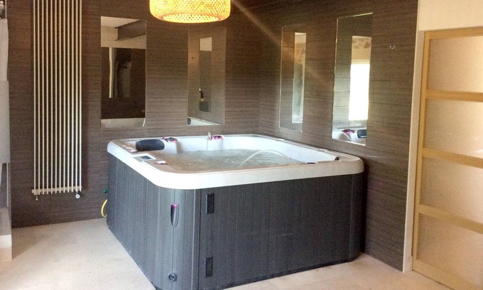 Abjat-sur-Bandiat Casa | Homerez - Bonita casa para 2 pers. con piscina compartida, sauna, spa y terraza