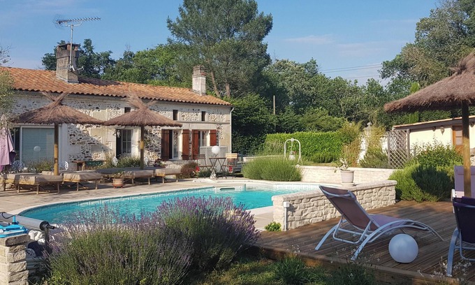 Bussac-Foret Casa | Homerez - Casa en Bussac-Forêt