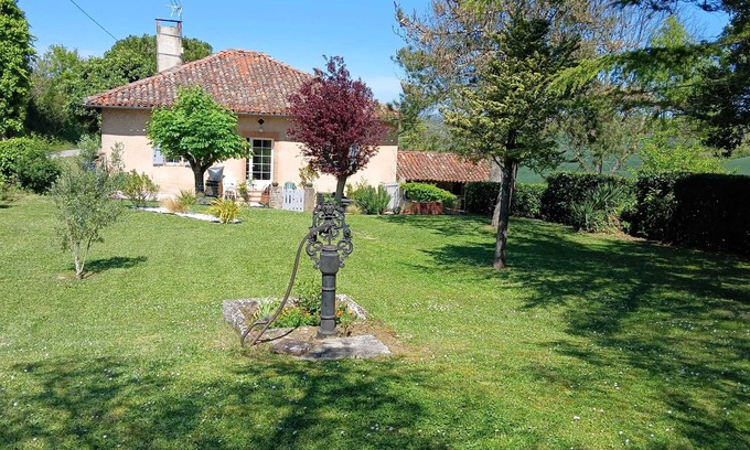 Martisserre Casa | Homerez - Casa encantadora en Martisserre con jardín privado y chimenea