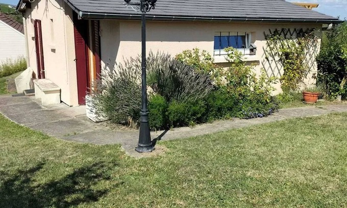 Saint-Satur Casa | Homerez - Casa encantadora en Saint-Satur con jardín y terraza