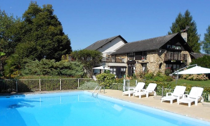 Haut-de-Bosdarros Villa | Homerez - Villa para 16 pers. con piscina, terraza y balcón en Haut-de-Bosdarros