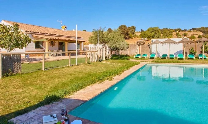 Prado del Rey Villa | Homerez - Villa de lujo en Prado del Rey con piscina privada