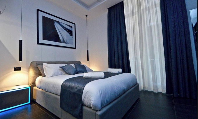 Quartieri Spagnoli Apartamento | Homerez - Apartamento moderno de 90m² en Napoli + Balcón