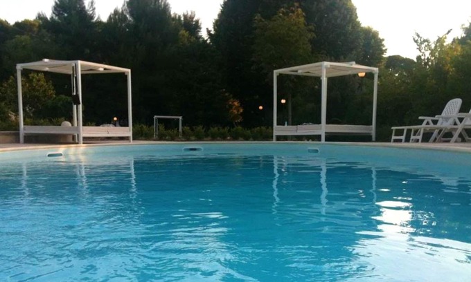 Laureto Apartamento | Homerez - Apartamento a 9 km de la playa para 4 pers. con piscina compartida