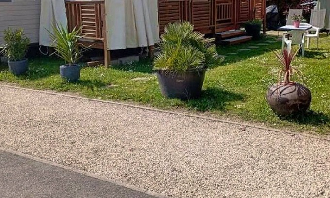 Condrieu Casa | Homerez - Nice bungalow for 6 ppl. with shared pool and terrace at Condrieu